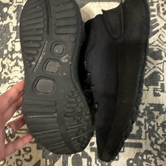 Under Armour HOVR Size 9. Great Condition with Minimal Wear. - Picture 2 of 5